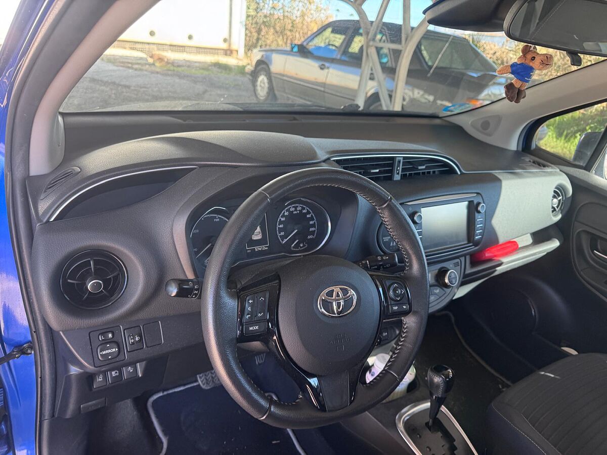 COMING SOON TOYOTA YARIS ADVANCE 1.5 HYBRID AUTO SPANISH LHD IN SPAIN 35000 MILES 2017